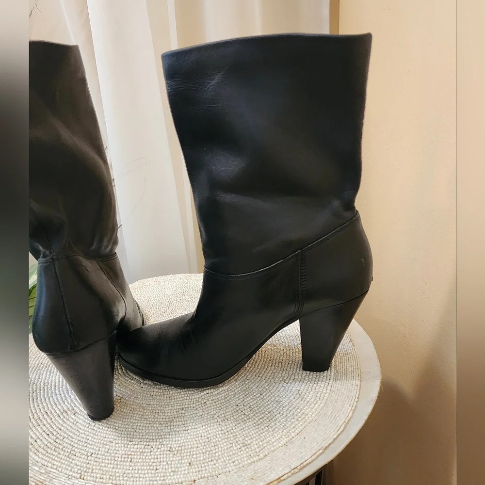 Michael Kors Leather Boots siz7.Conditin Ok.See 2 Last Picture Small Skrach .7 - Picture 6 of 10